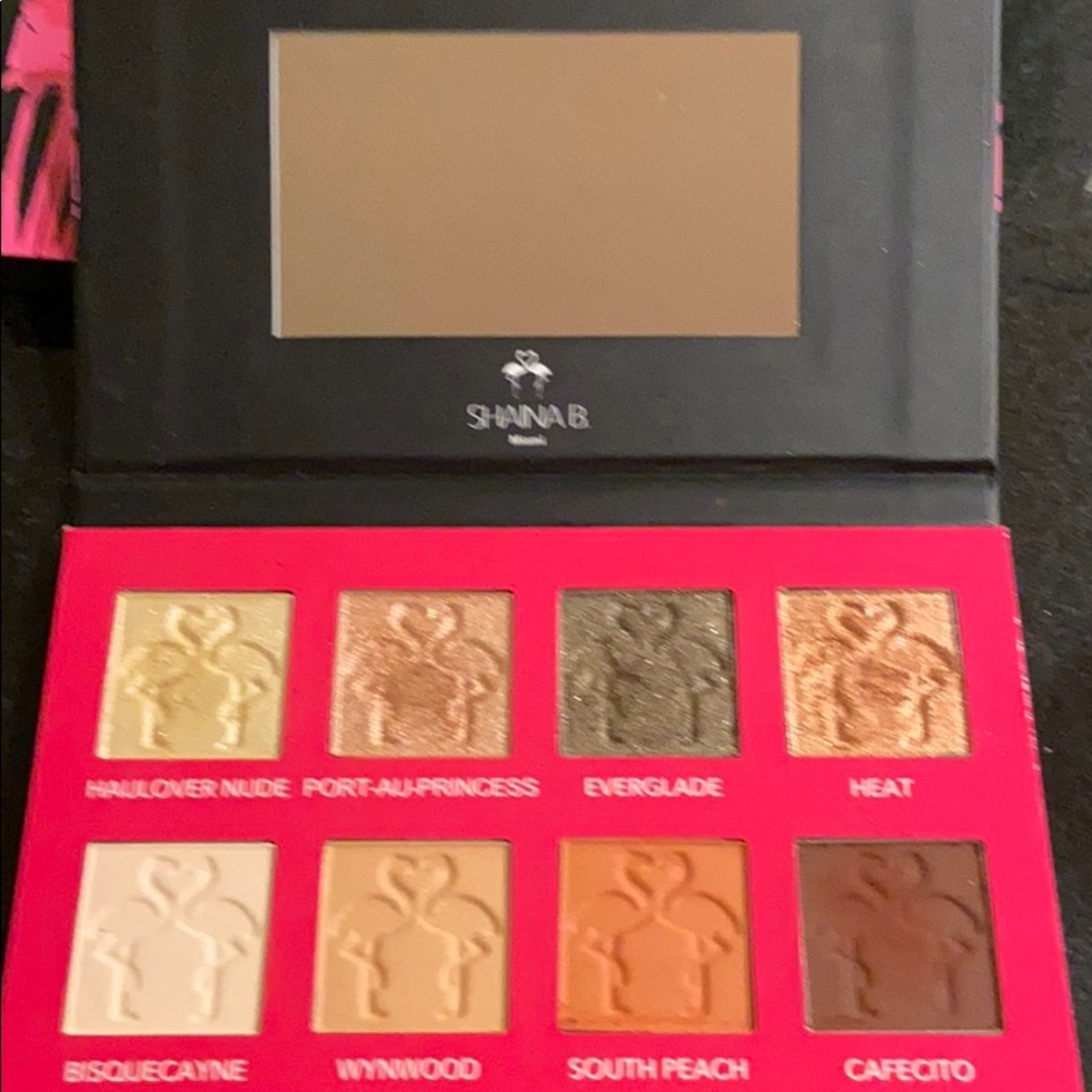 Eye shadow pallets